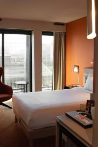 Gulta vai gultas numurā naktsmītnē Radisson Blu Hotel Bordeaux