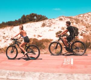 Vožnja bicikla kod ili u okolini objekta RIDE Surf Resort & Spa Peniche