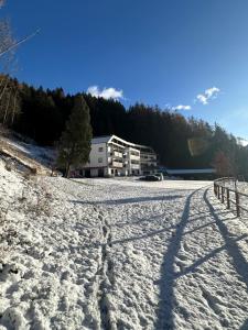 Hotel Larch през зимата