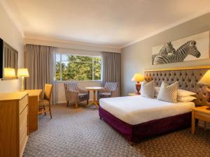 Giường trong phòng chung tại Mercure Hotel Windhoek