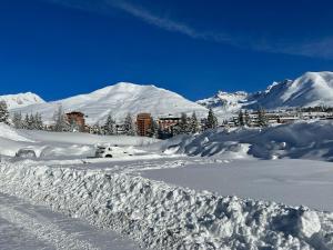 White Home Tonale взимку