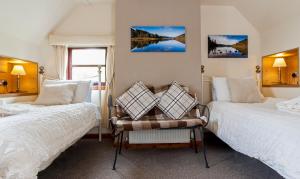 A bed or beds in a room at Kettle House B&B