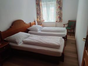 Cama ou camas em um quarto em Gästehaus Einzinger