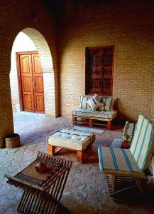 A seating area at Maison de Vacances "Dar Khalifa"