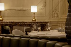 Seating area sa Corinthia Grand Hotel Astoria Brussels