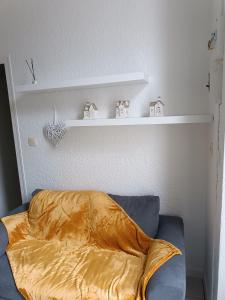 Una cama o camas en una habitación de Chez Sandrine F1 très calme avec petite cour