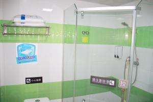 Un baño de 7Days Inn Wuchang Railway Subway Station