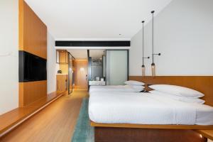 Cama ou camas em um quarto em Fairfield by Marriott Zhuhai Xiangzhou