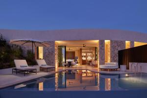 Baseinas apgyvendinimo įstaigoje Mandarin Oriental, Costa Navarino arba netoliese