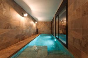 Bazen v nastanitvi oz. blizu nastanitve Loft spa con piscina climatizada salada Figueres