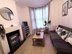 Prostor za sedenje u objektu Spacious 3 bedroom house near Central London, O2, ExCel, Stratford, Tube Station & Parking Available