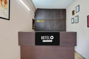 תעודה, פרס, שלט או מסמך אחר המוצג ב-Super Hotel O GMS Road Ballupur Chowk