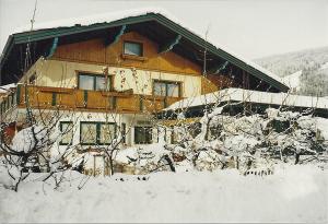 Pension Wieser "Baschtlmai" durante el invierno