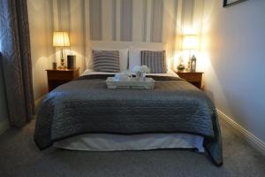 A bed or beds in a room at Woodfield House Hotel