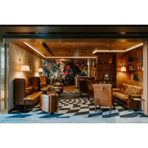 Ruang duduk di The Motley Hotel Richmond, Tapestry Collection by Hilton