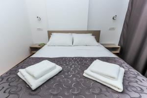 Cama ou camas em um quarto em Sea view residence in WoW Hotel Budva