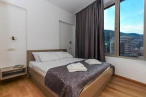 Cama ou camas em um quarto em Sea view residence in WoW Hotel Budva