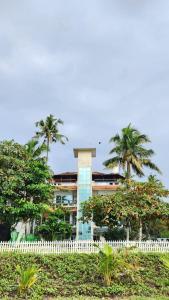 O grădină în afara Alleppey Palm Beach Resort & Cafe