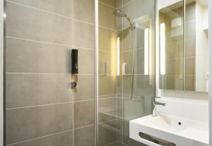 Un baño de B&B HOTEL Bois d'Arcy Saint Quentin en Yvelines