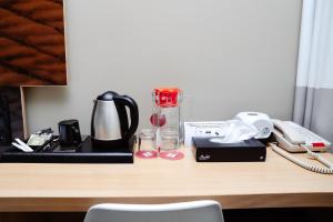 Tetera y cafetera en Ibis Aktobe