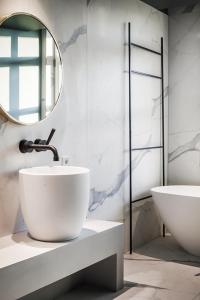 Un baño de Van der Valk Hotel Apeldoorn