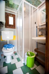 a bathroom with a toilet and a shower and a sink at Villaggio Turistico Camping Cervino in Antey-Saint-André