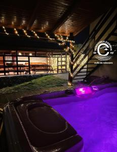 una piscina con agua púrpura y luces en ella en Pensiunea Carmen - Bikers Friendly Nest, en Sibiu