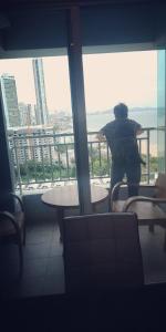 a person looking out the window of a building at 1bedroom seaview ห้องวิวทะเล ชั้น28 premium highfloorวิ in Jomtien Beach