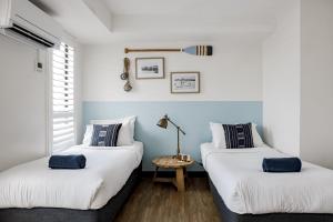 Cama ou camas em um quarto em The Surf House