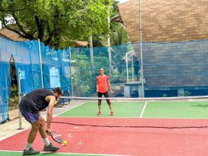 Tennis ja/või seinatennis majutusasutuses Tropik Resort Lombok või selle läheduses