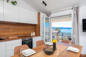 Kuhinja oz. manjša kuhinja v nastanitvi Beach Apartments Croatia ll