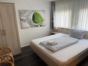 Cama ou camas em um quarto em Hotel Nordseegruß