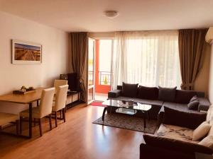 Beautiful apartment right by the sea, Sveti Vlas 휴식 공간