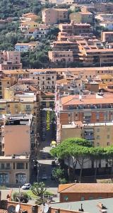 Pogled na grad 'Porto Santo Stefano' ili pogled na grad iz apartmana