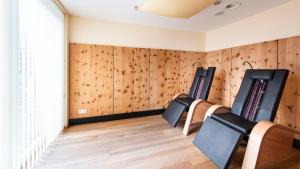 a row of gym chairs in a room with wood paneling at die Aussicht in Finkenberg