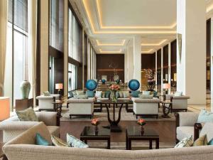 Гостиная зона в Fairmont Jakarta