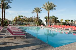 Piscina a Scarlet Pearl Casino Resort o a prop