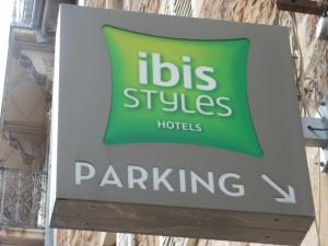 Un certificat, premiu, logo sau alt document afișat la ibis Styles Macon Centre