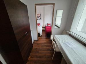 A bed or beds in a room at Travel House Wroclaw