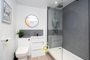 a bathroom with a toilet and a sink and a shower at Panacotta House - SJA Stays - Modern 1 Bed Apartment in Aberdeen