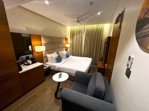 Tempat tidur dalam kamar di Hotel Atlantiis Suites Near Delhi Airport