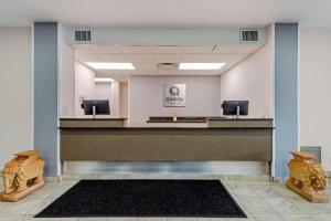 a lobby of a hospital with a waiting room at Quality Inn in Ottawa