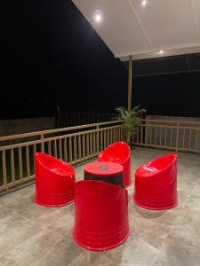 Seating area sa Mango Shack Villa