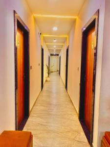 תמונה מהגלריה של Hotel Kingston Vrindavan Near Prem Mandir and Bihari Ji Mandir בורינדוואן