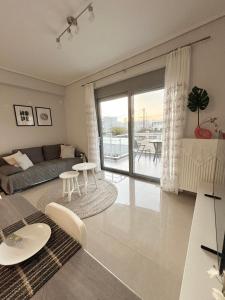 BlueLine apartment 4 tesisinde bir oturma alanı