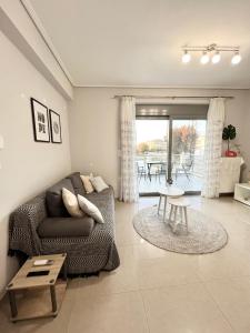 BlueLine apartment 4 tesisinde bir oturma alanı