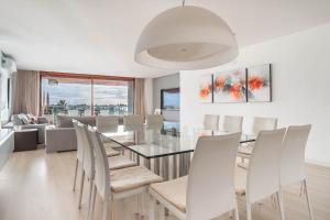 Posezení v ubytování Luxury sea view Apartment in Puerto de Alcudia