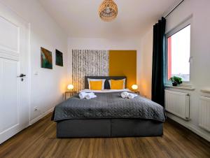 Una cama o camas en una habitación de BohnApartments - Topfmarkt XXL Suiten - NEU in TOP Zentrumslage, Vollausstattung, WLAN, Parkplätze