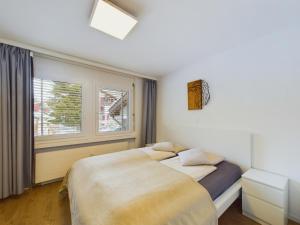 מיטה או מיטות בחדר ב-Alpine magic for the whole family near Zermatt with parking!