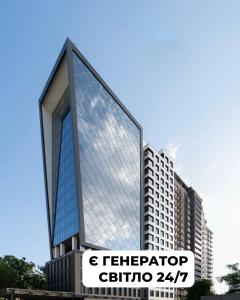 un edificio alto con un cartel delante en Be The One Hotel, en Kiev